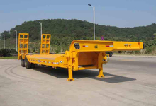 30T 50T 80T heavy duty Low flatbed trailer truck with FOTON HOWO ISUZU tractor